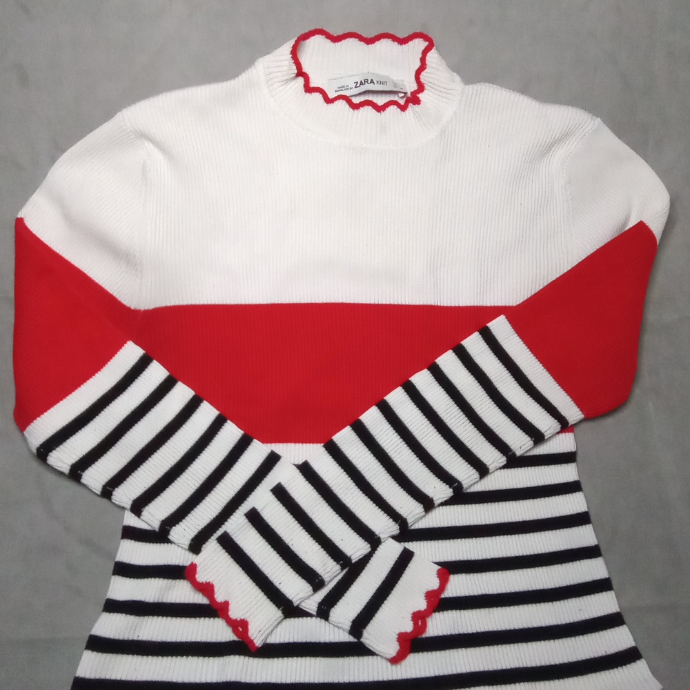 Zara Women's Red and White Striped Sweater